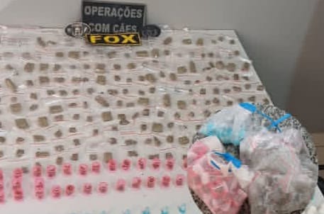 Guarda apreende sacola cheia de drogas no Morro da Raimunda